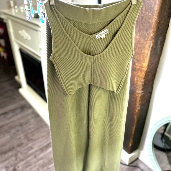 “Lounge” Brand Crop Tank & Pants Set! - Picture 5 of 8